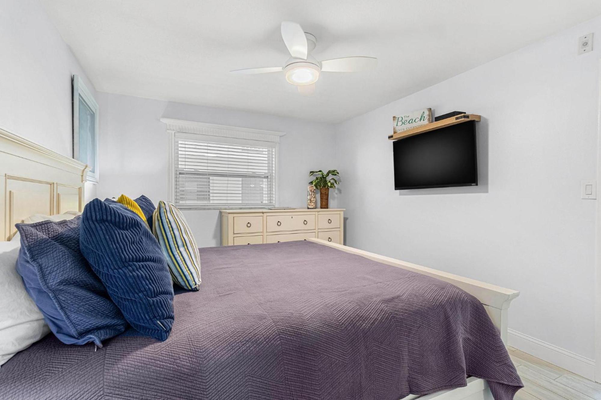 Beach Oasis - No Storm Damage & Guest Ready! Come Enjoy The Heated Pool & Relax At The Beach! Clearwater Beach Exterior photo